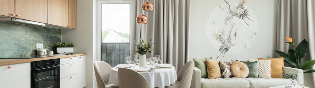 Nowoczesny budynek z 2024 roku, duży balkon, garaż
