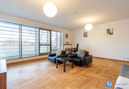 Kawalerka przy karmelickiej 52m2, stare miasto.