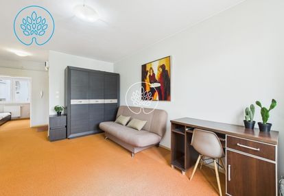 Dwupokojowe mieszkanie koło zielonych arkad