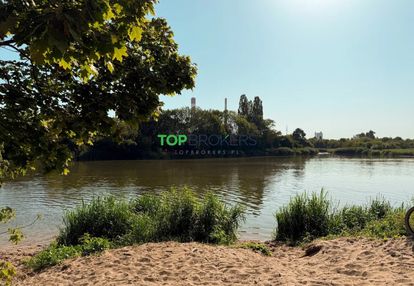 Elegancki duży dom nad jeziorem