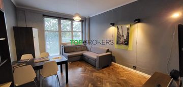 Dwa pokoje z osobną kuchnią, metro, parking