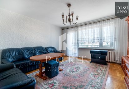 Bardzo słoneczne z widokiem na morze i zieleń.