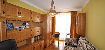 Blok, i piętro, możliwość garażu na osiedlu