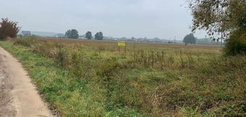 Działka w międzylesiu 1508m pod dom 1-rodzinny.