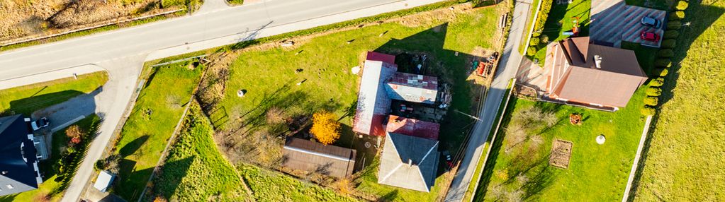 Działka budowlana z domem i budynkami gospodarczym