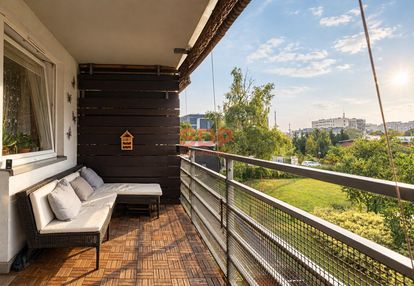 Wygodna przestrzeń dla pary|2 pok.|balkon|kom. lokator.|garaż|różanka