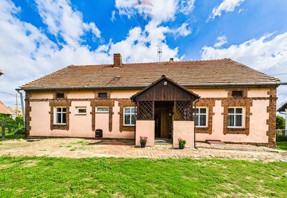 Dom z zabudowaniami, duża działka i wiejski klimat