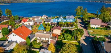 Charzykowy dom blisko jeziora.