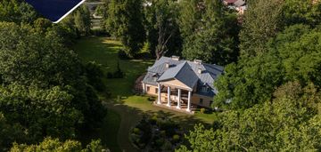 Dwór z parkiem 1,75 ha | odrestaurowany | biznes |