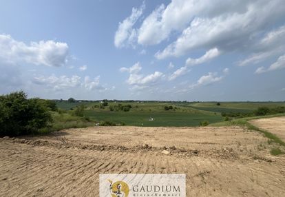 Działka z widokiem na naturę – spokój i zieleń