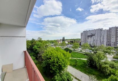 Jasne 3 pokojowe mieszkanie z balkonem