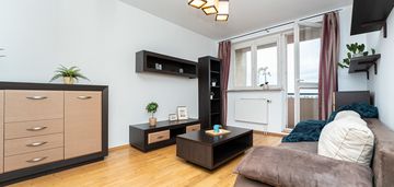 2 pokoje z oddzielną kuchnią przy pętli nowodwory