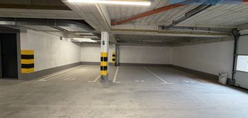 Jedyna kawalerka z miejscem parkingowym/halą garaż