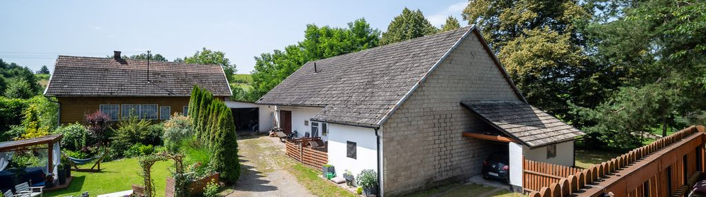 Dom do remontu, duży budynek gospodarczy