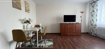 2 pokoje z osobną kuchnią blisko metra