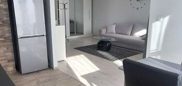 Nowoczesna kawalerka na gumieńcach