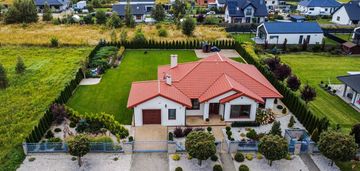 Dom z kominkiem ,sauną i podgrzewanym basenem