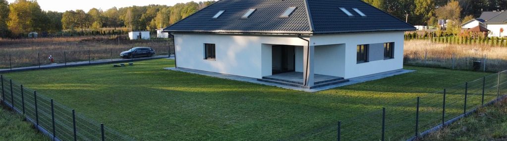 Komfortowy nowy dom, sypialnie w każdej garderoba