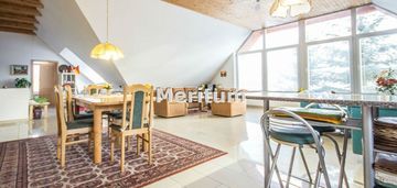 Dom z trzema samodzielnymi mieszkaniami, miedzyń