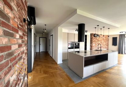 4 sypialnie, duży garaż, taras na dachu