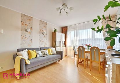 3 pokoje+prywatny korytarz tylko dla dwóch mieszk.