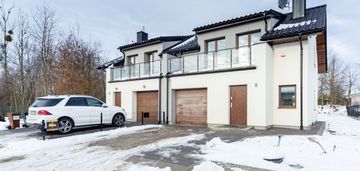 Na sprzedaż nowoczesny dom bliźniak.