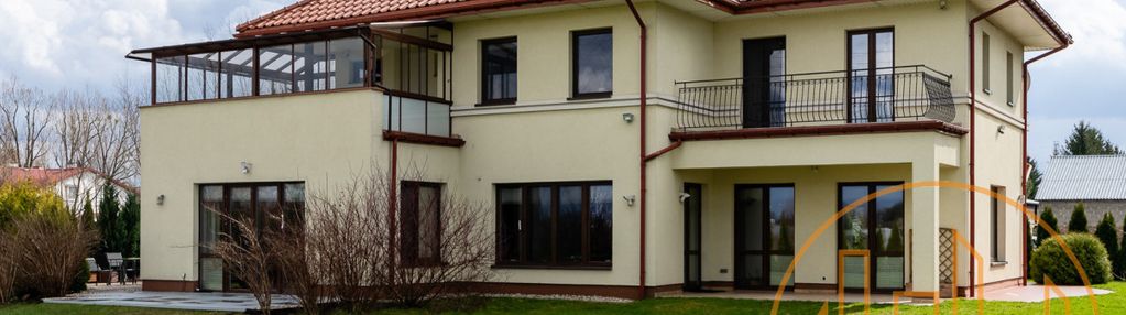 Piękna dwurodzinna willa przy granicy z w-wa