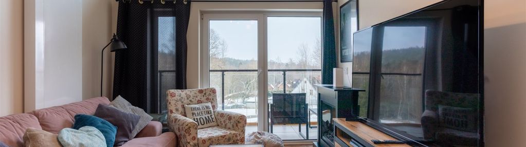 Trzypokojowy, wyposażony lokal z dużym balkonem