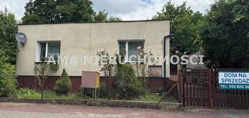 Dom z garażami i dużą dzialką w centrum miasta