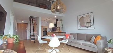 Nowoczesne dwupoziomowe mieszkanie w centrum