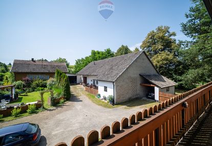 Dom do remontu, duży budynek gospodarczy