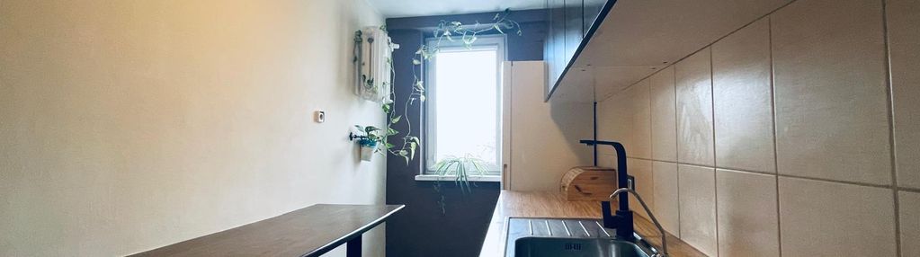 Bezpośrednio 2‑pokojowe mieszkanie z balkonem, komórką lokatorską i piwnicą