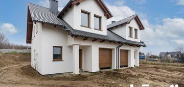 Nowoczesny bliźniak z poddaszem użytkowym | 121m