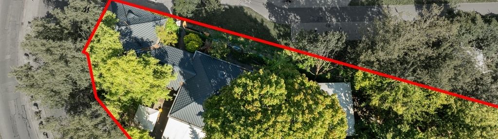 Działka na górnym mokotowie, częściowo zabudowana.