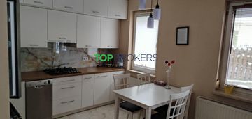 Komfortowe trzy pokoje dla rodziny, ogródek