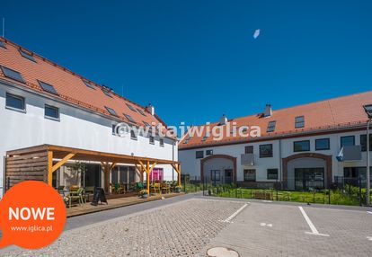 Kawalerka na wojszycach w starym folwarku.