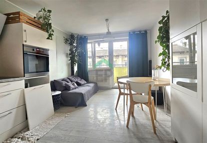 Umeblowane trzypokojowe mieszkanie.