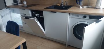 Dwupokojowe mieszkanie z miejscem parkingowym.