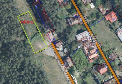 Przy bocznej od ul. bałtowskiej przy ul. zapłocie