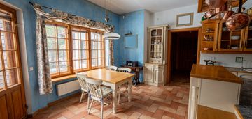 Ciekawy rozkład pomieszczeń piękny ogród