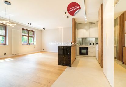 Wola justowska apartament z miejscem postojowym