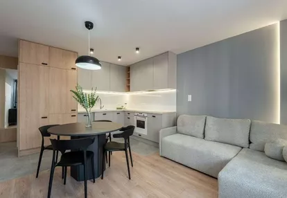 36,7 m², 2 pokoje, balkon, po remoncie – Praga Płd