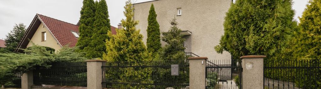 Dwa domy na działce w dobrej lokalizacji redy