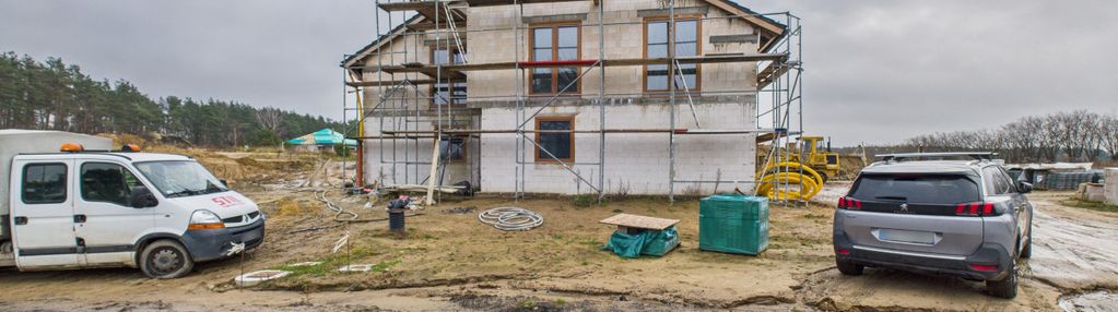 Przestronne domy z piwnicą, świetna lokalizacja