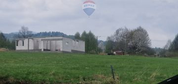 Rozpoczęta budowa domu na widokowe działce w górac