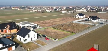 Steblów - działka budowlano-usługowa.