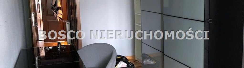 Ścisłe centrum, kamienica w dobrym stanie
