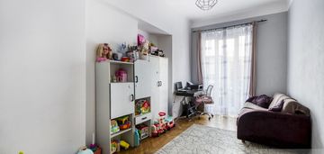 2 pokoje z oddzielną kuchnią i balkonem