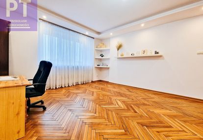 Kamienica-blisko metra- 3 oddzielne pokoje -balkon