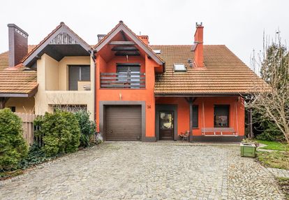 Duży funkcjonalny dom z garażem i ogrodem